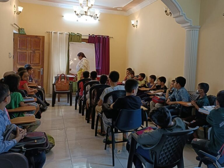 doon-sainik-school-classroom-768x576