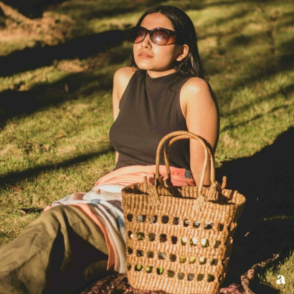 Natural Wicker Knotted Hand Bag